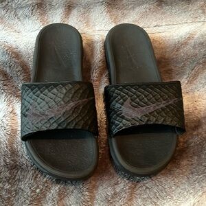 Men’s black Nike slides size 10, like new